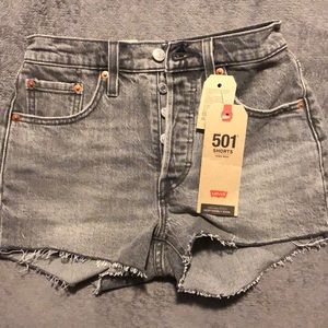 Brand New Levi’s Women’s 501 High Rise Shorts sz24